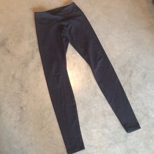 Lululemon Black Wunder Unders- size 4
